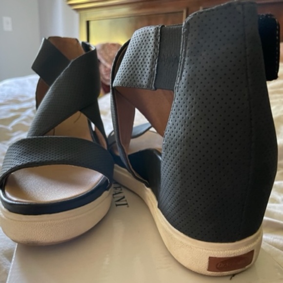 black wedge sandals - Picture 2 of 4